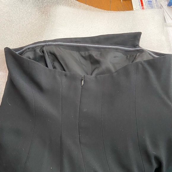 Elegant Black and White Lined Long  Formal Dress (Size S-M) - Picture 6 of 8